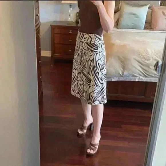 Dynamite A-Line Skirt Cream & Brown Palm Print Flowy Size 2 - Picture 12 of 15